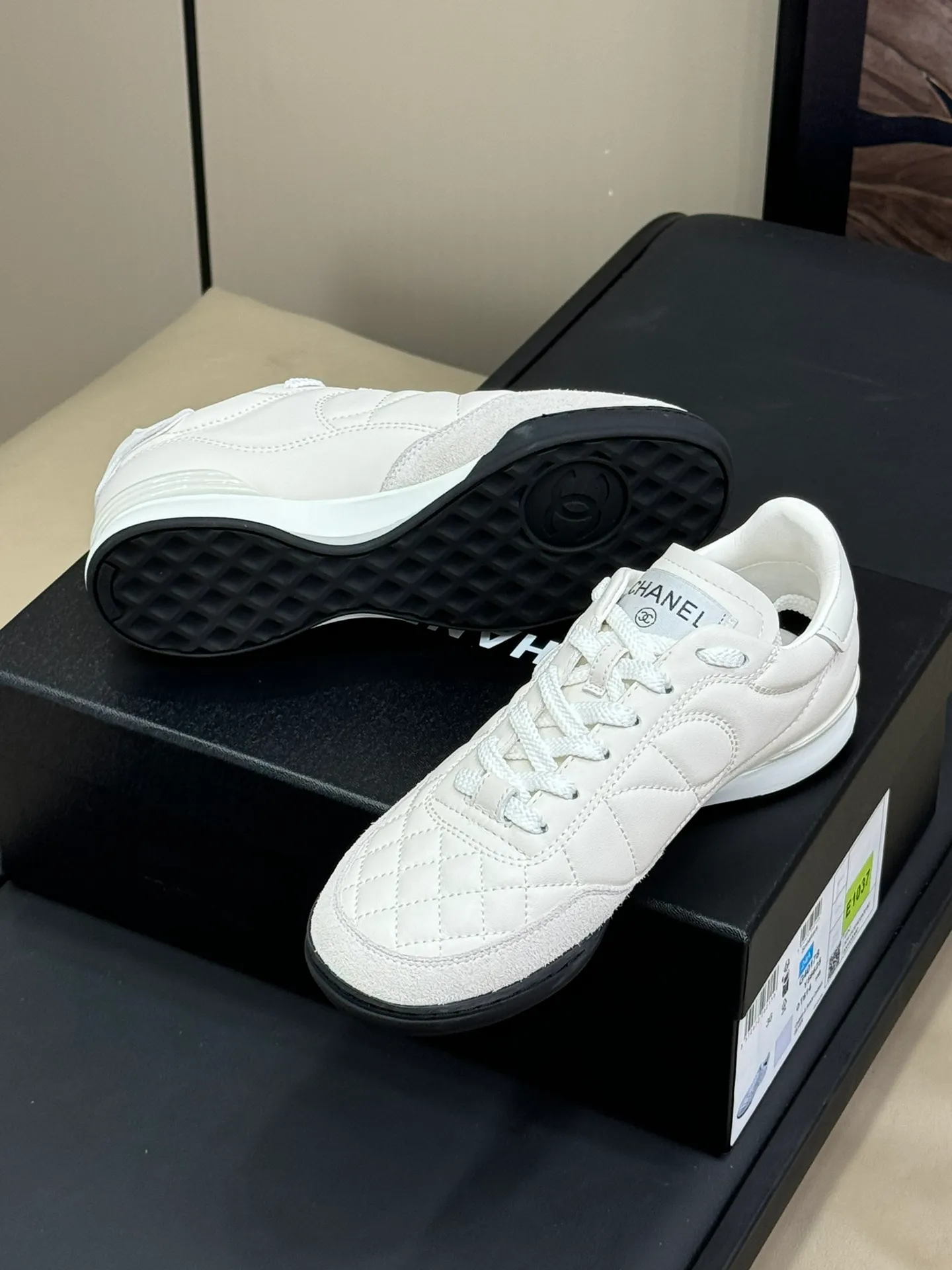 👟👟Ex-factory price 520👟👟chanel 24b sneakers new product 24 autumn and winter sneakers, the third generation of sneakers made of lambskin material, classic rhombus elements, extremely easy to wear, full of fashionability💯high-quality goods size 35-41